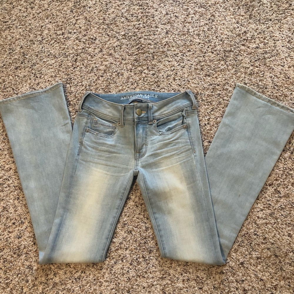 Kick boot, light wash jeans